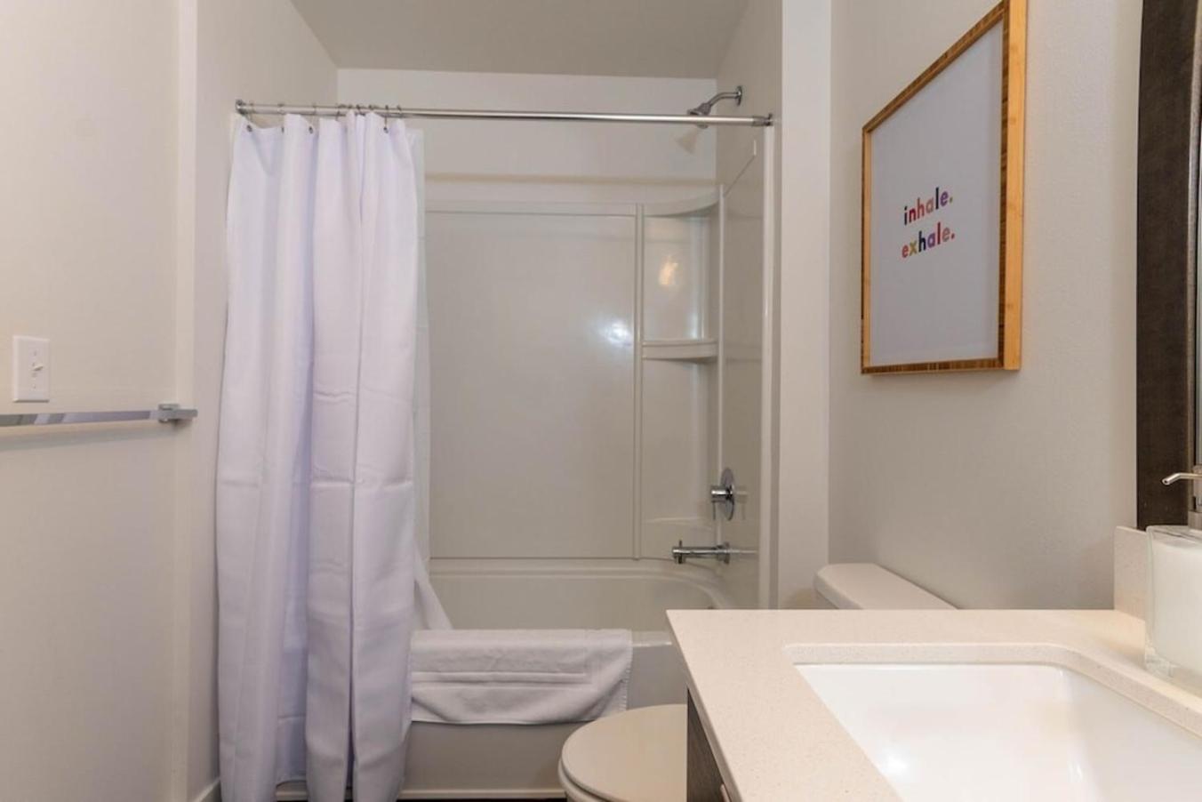 Self Check-In-Washer-Dryer-4Ksmart Tv-King Bed-Gym Tacoma Esterno foto