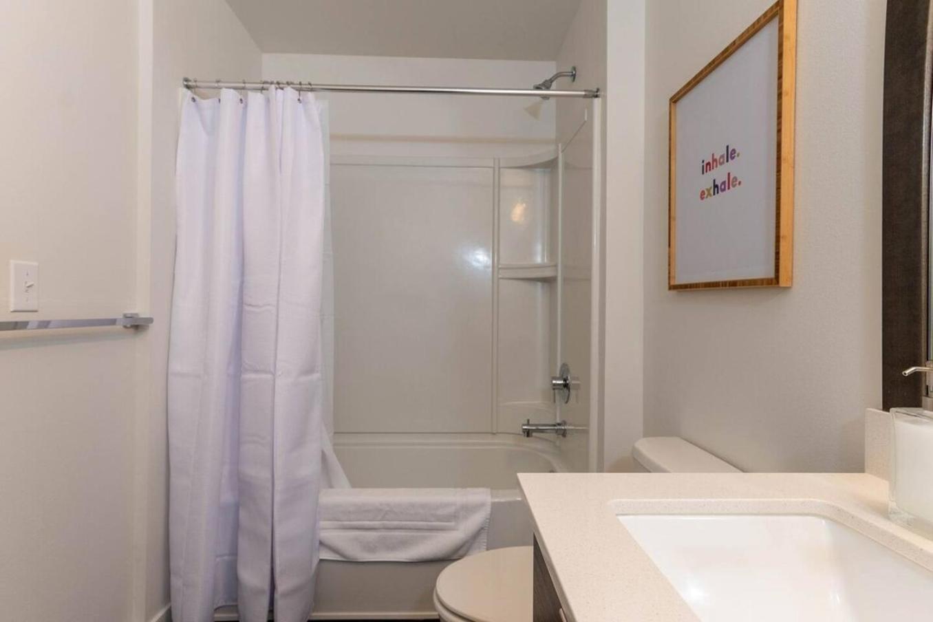 Self Check-In-Washer-Dryer-4Ksmart Tv-King Bed-Gym Tacoma Esterno foto